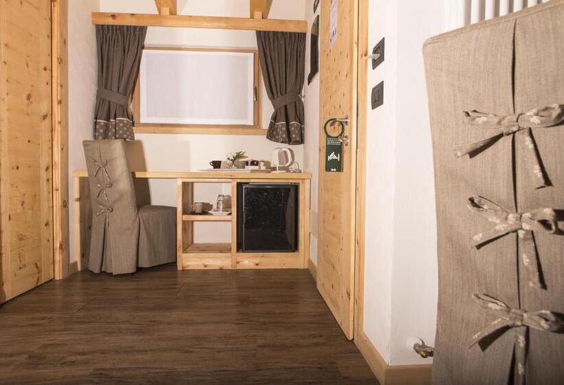 اتاق استاندارد چهارنفره با بالکن, B&b The King