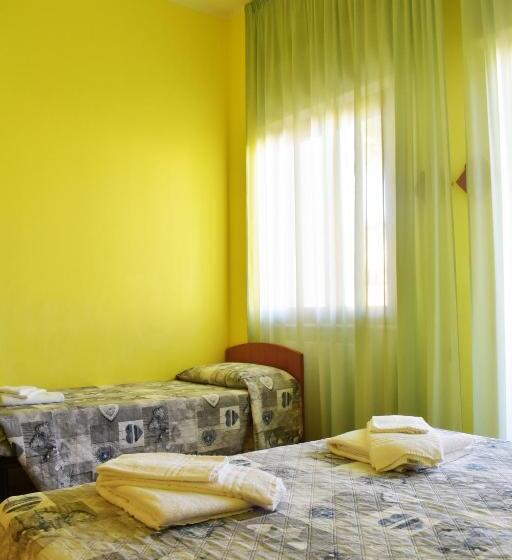 חדר סטנדרט לשלושה, Casa Per Ferie Nostra Signora Tonfano