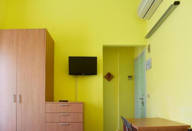 חדר סטנדרט לשלושה, Casa Per Ferie Nostra Signora Tonfano