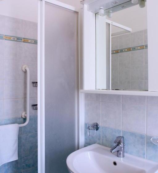 חדר סטנדרט לארבעה, Casa Per Ferie Nostra Signora Tonfano