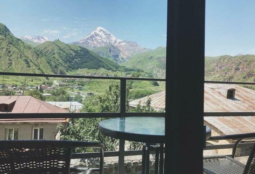 اتاق استاندارد با چشم‌انداز کوهستان, Shushabandi Kazbegi