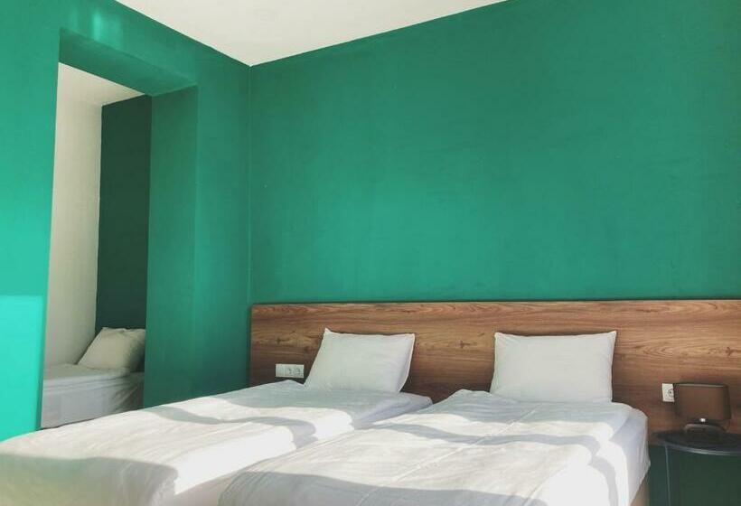 اتاق استاندارد سه نفره, Shushabandi Kazbegi