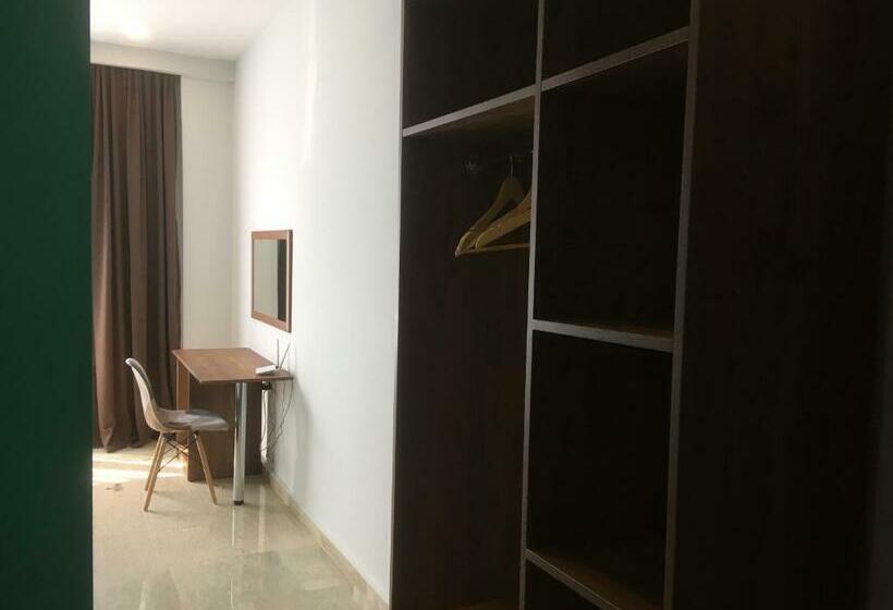 اتاق استاندارد سه نفره, Shushabandi Kazbegi