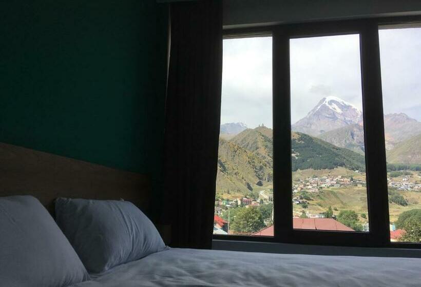 اتاق استاندارد سه نفره, Shushabandi Kazbegi