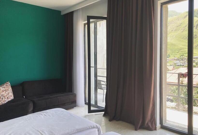 اتاق استاندارد با چشم‌انداز کوهستان, Shushabandi Kazbegi