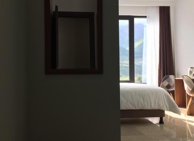 اتاق استاندارد با چشم‌انداز کوهستان, Shushabandi Kazbegi