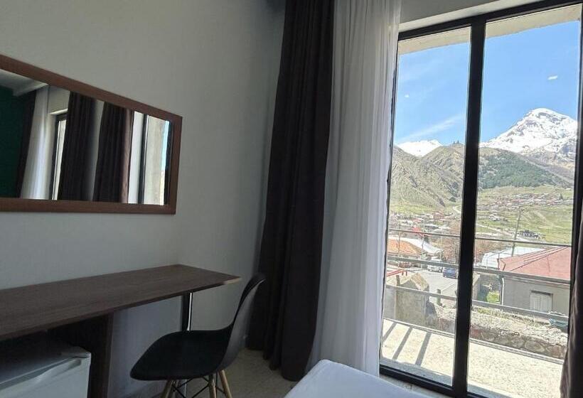 اتاق استاندارد با چشم‌انداز کوهستان, Shushabandi Kazbegi