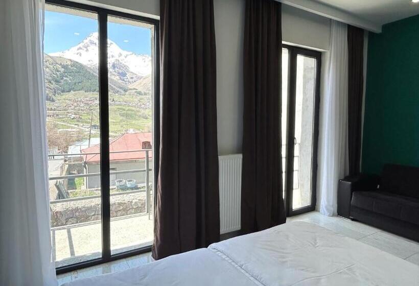 اتاق استاندارد با چشم‌انداز کوهستان, Shushabandi Kazbegi