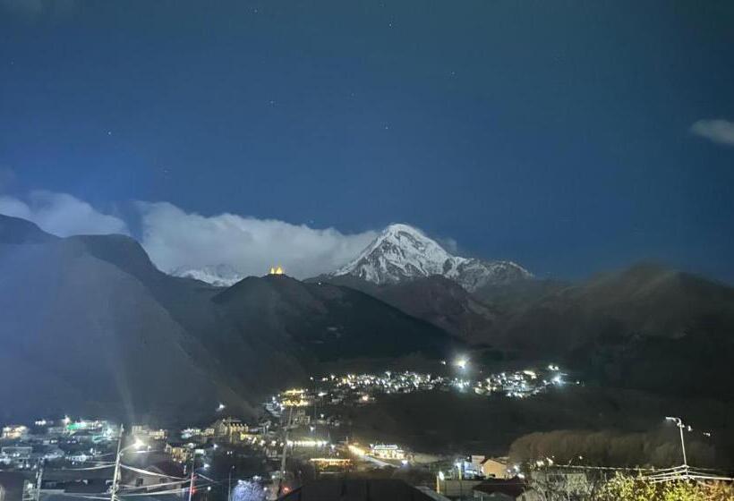 اتاق استاندارد سه نفره, Shushabandi Kazbegi