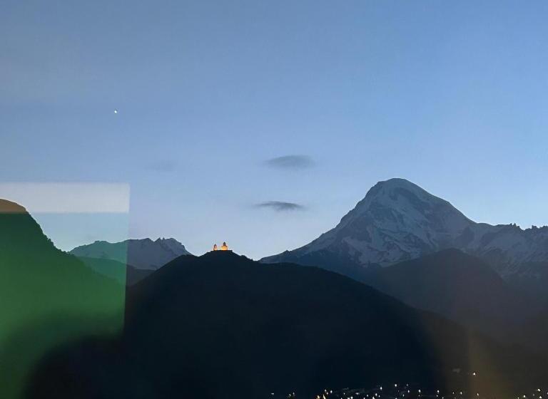 اتاق استاندارد سه نفره, Shushabandi Kazbegi