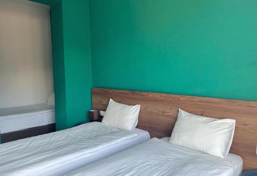 اتاق استاندارد سه نفره, Shushabandi Kazbegi