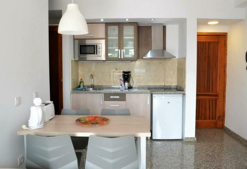 דירת חדר, Apartamentos Montemayor