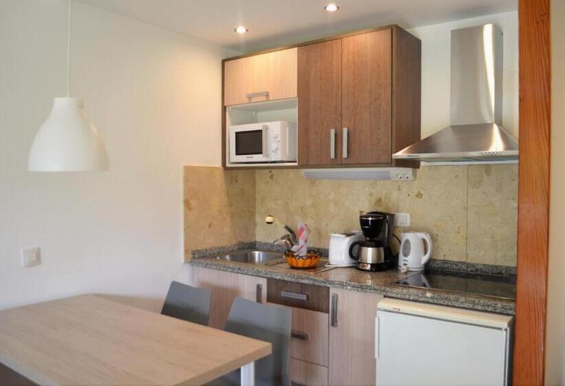 דירת חדר, Apartamentos Montemayor