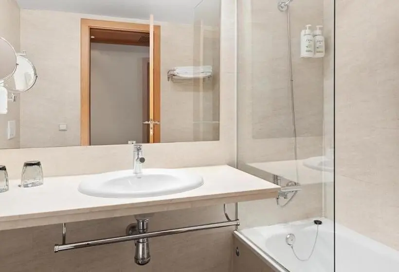 اتاق استاندارد سه نفره, B&B HOTEL Tarragona Valls