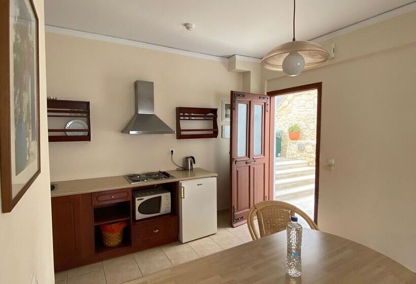 סוויטת ג'וניור צדדית נוף לים, Amazones Village Suites