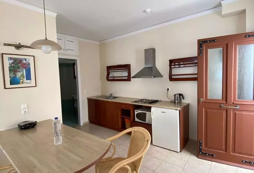 サイドシービュースイート, Amazones Village Suites