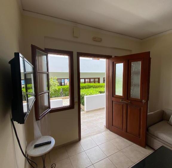 جناح مطلّ علي الحديقة, Amazones Village Suites