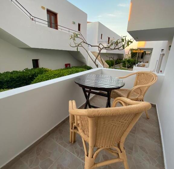 جناح مطلّ علي الحديقة, Amazones Village Suites