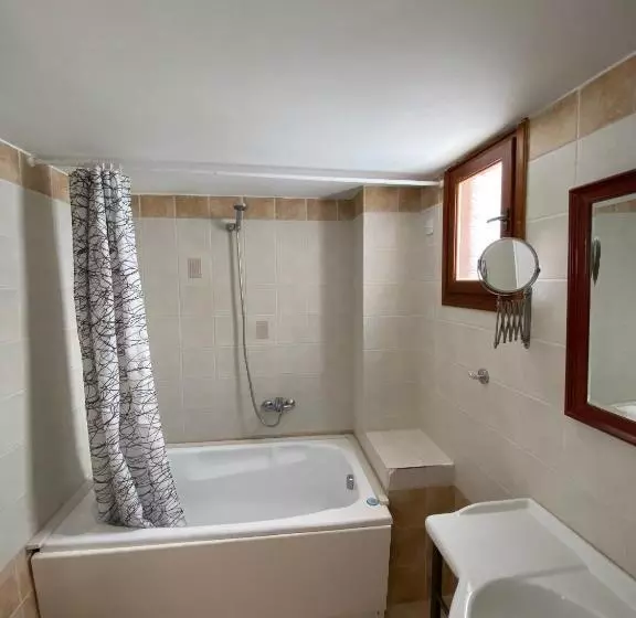サイドシービュージュニアスイート, Amazones Village Suites