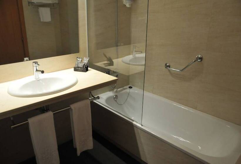 Habitación Triple Estándar, Class Valls