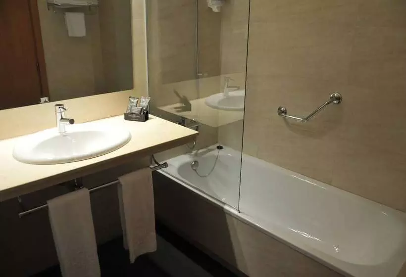 اتاق استاندارد سه نفره, B&B HOTEL Tarragona Valls