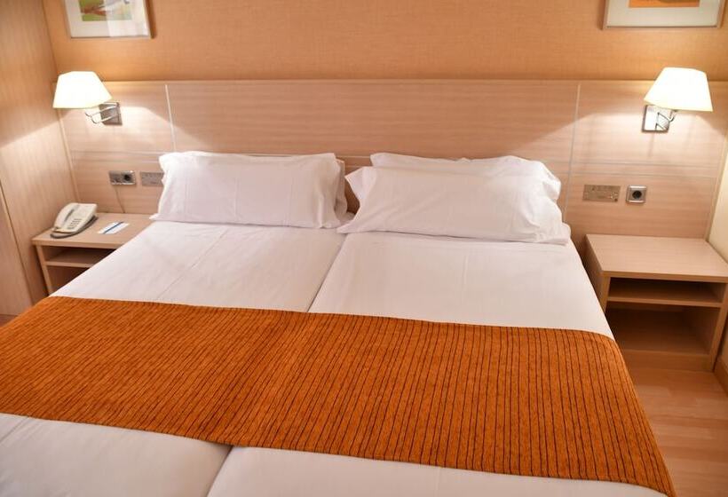 Habitación Triple Estándar, Class Valls