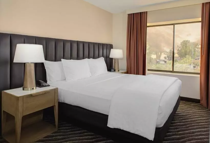 سوئیت برای معلولان, Embassy Suites By Hilton Phoenix Scottsdale
