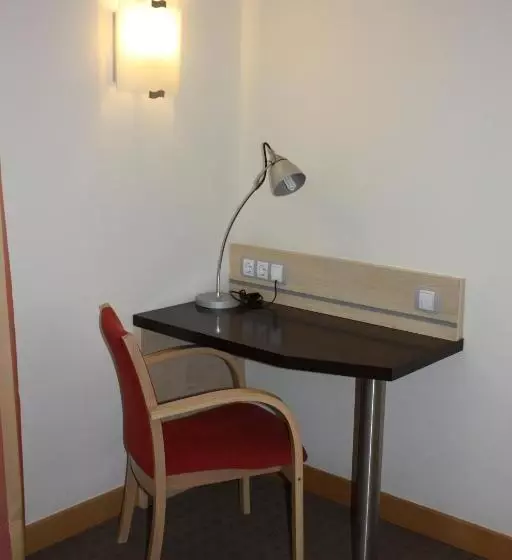 اتاق خانوادگی, Holiday Inn Express Molins De Rei, An Ihg