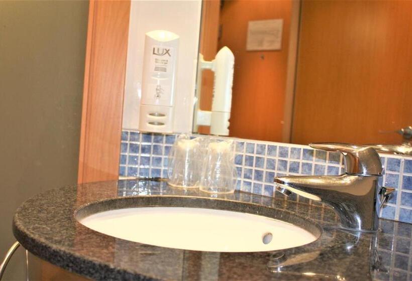 Номер Стандарт Трехместный, Holiday Inn Express Molins De Rei, An Ihg