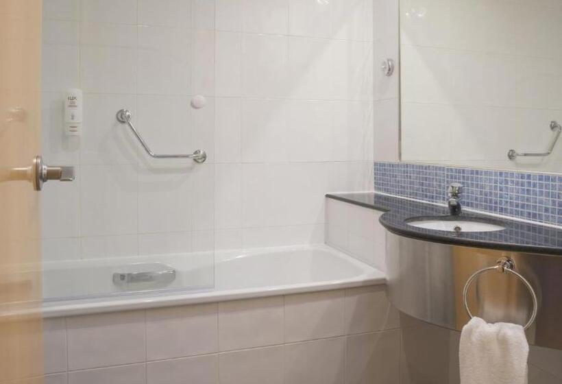 Номер Стандарт Трехместный, Holiday Inn Express Molins De Rei, An Ihg