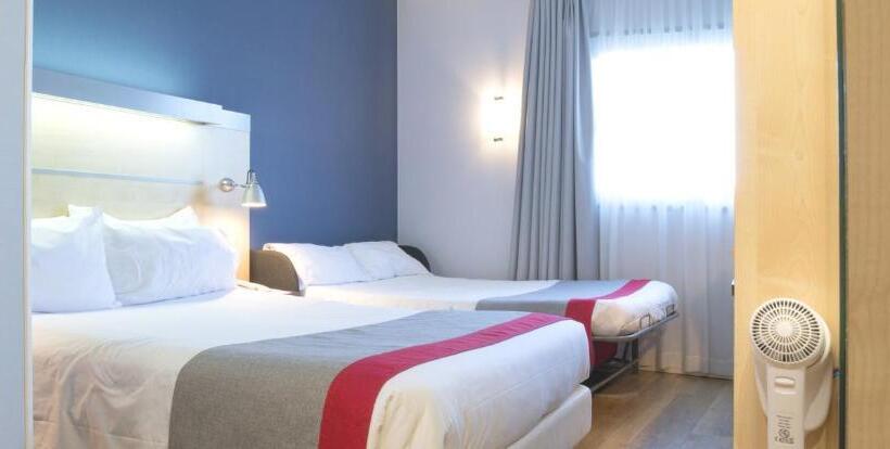 스탠다드 트리플 룸, Holiday Inn Express Molins De Rei, An Ihg