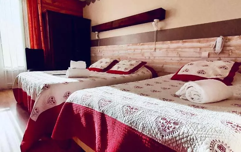 اتاق استاندارد سه نفره, Hôtel Bel Angle