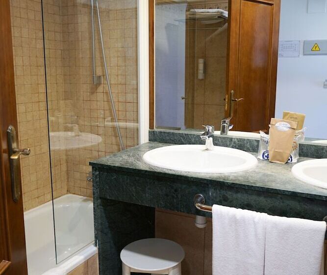 غرفة قياسية ثلاثية, Ohtels Cabogata