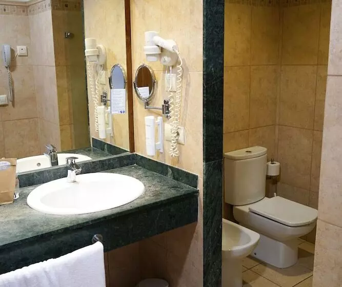 اتاق استاندارد سه نفره, Ohtels Cabogata