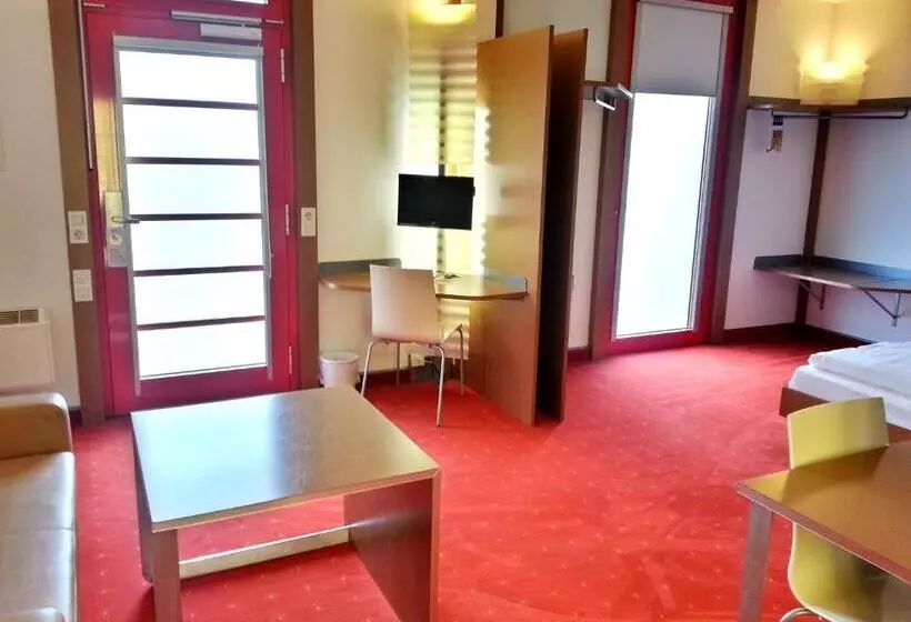 ファミリールーム, Orange Wings Wiener Neustadt