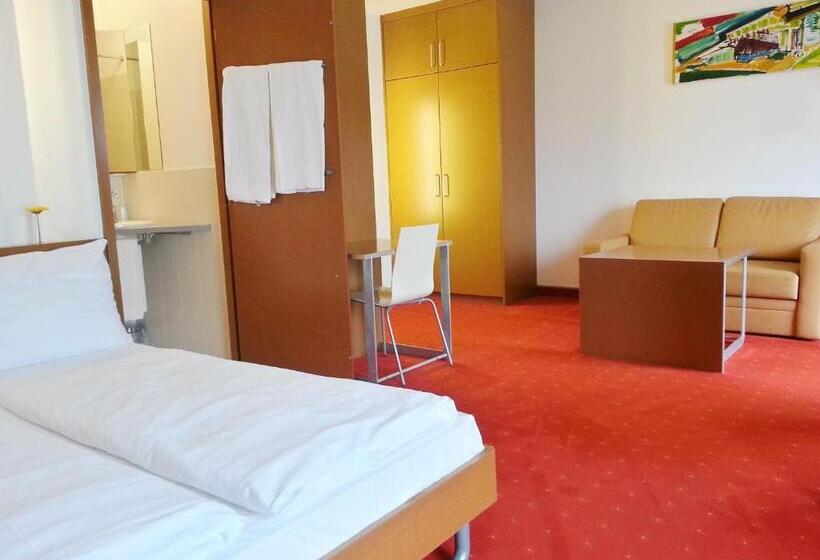 ファミリールーム, Orange Wings Wiener Neustadt