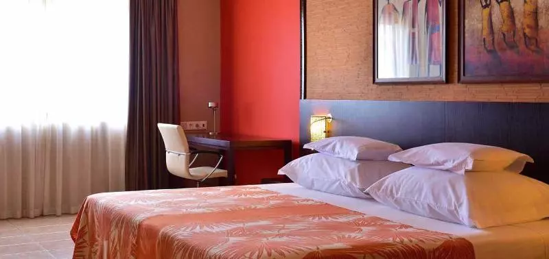 اتاق استاندارد با چشم‌انداز استخر, Pestana Tropico Ocean & City