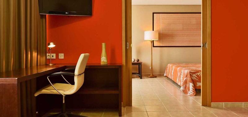 Одноместный Номер Вид на Бассейн, Pestana Tropico Ocean & City