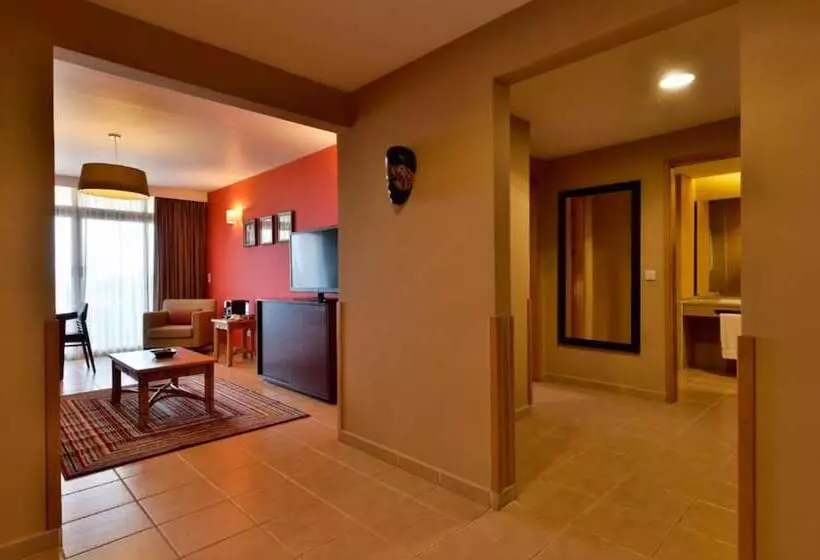 سوئیت کلاسیک, Pestana Tropico Ocean & City