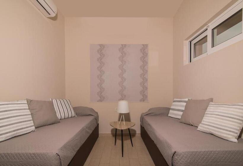 اتاق خانوادگی, Petros