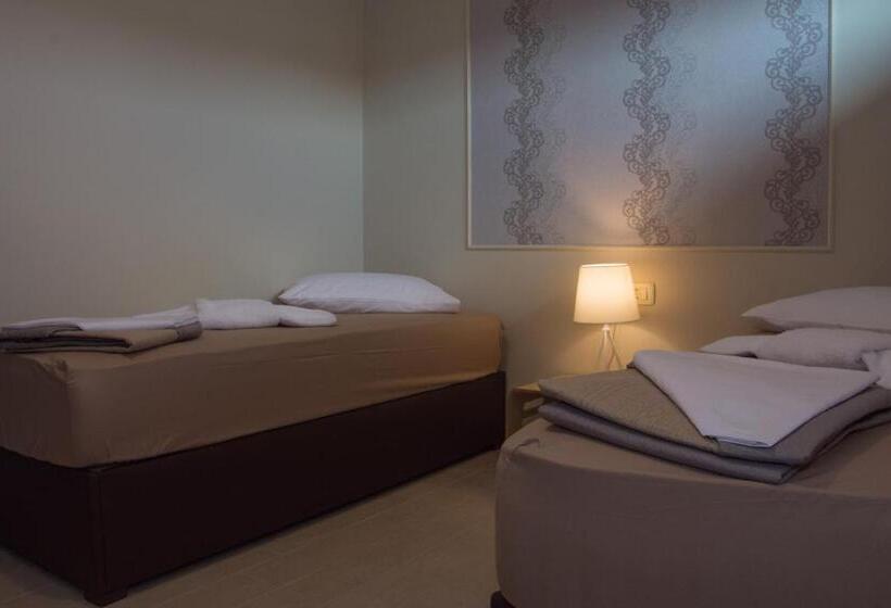 اتاق خانوادگی, Petros