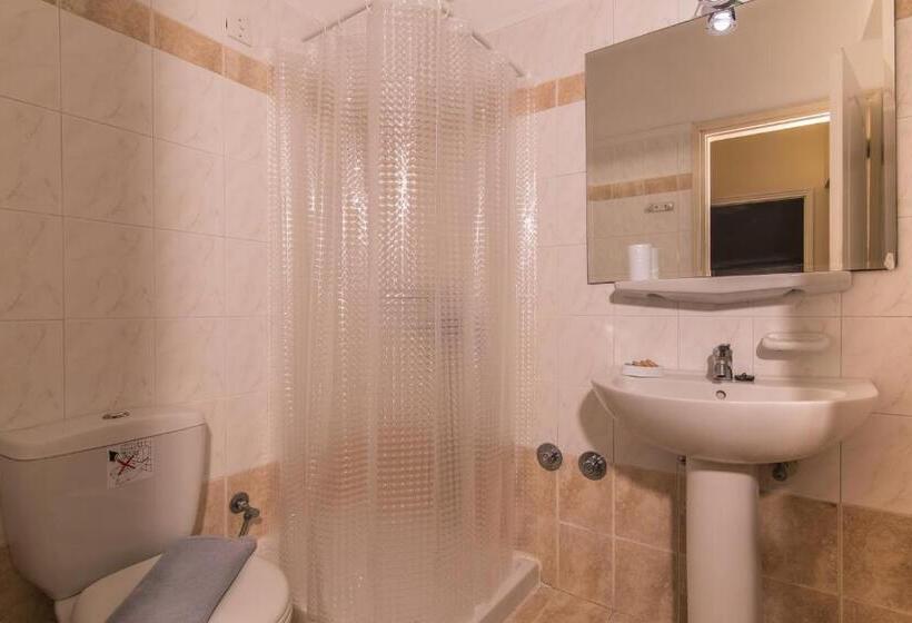 اتاق سوپریور, Petros