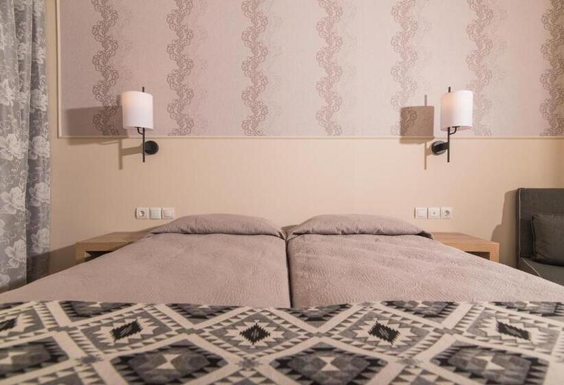 اتاق لوکس سه تخته, Petros