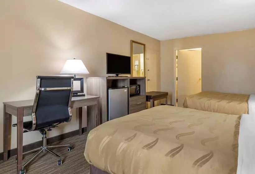 ２ダブルベッドのスタンダードルーム, Quality Inn & Suites Hanes Mall