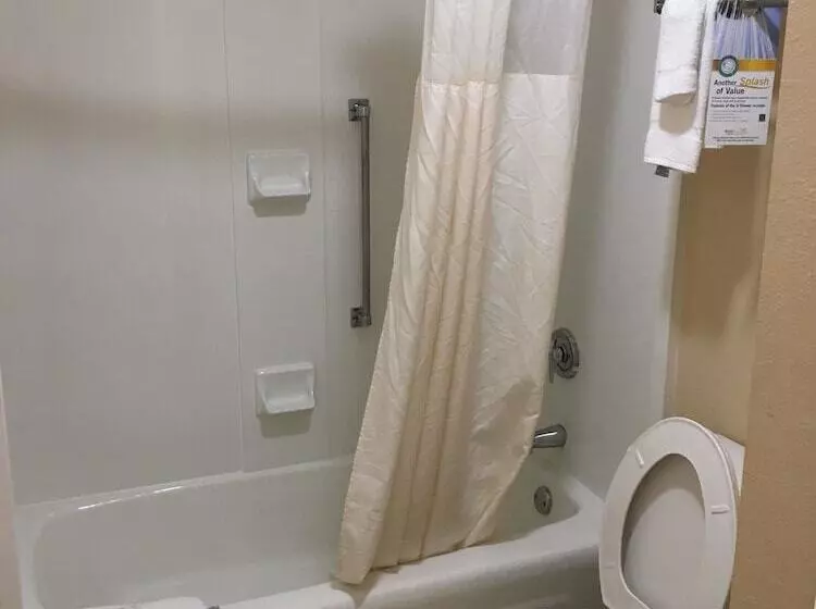 スイート, Quality Inn & Suites Hanes Mall