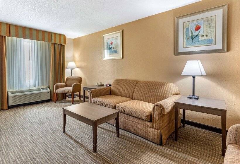 جناح, Quality Inn & Suites Hanes Mall