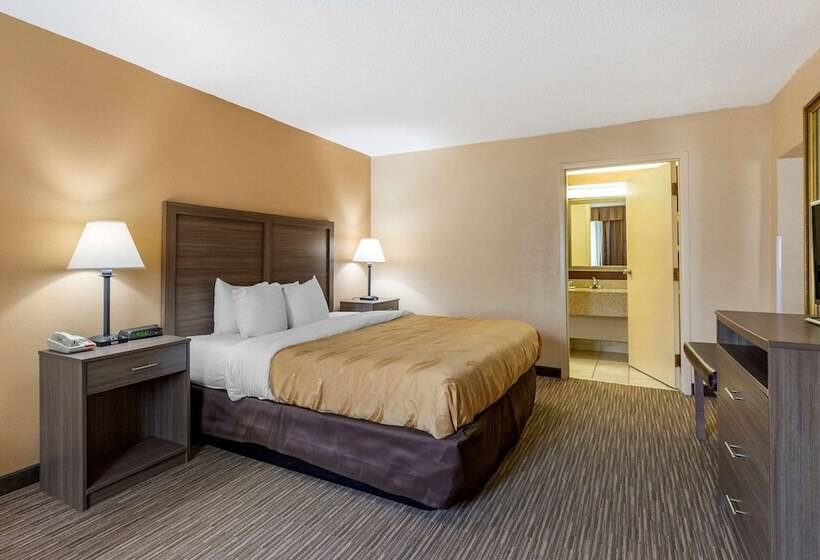 جناح, Quality Inn & Suites Hanes Mall