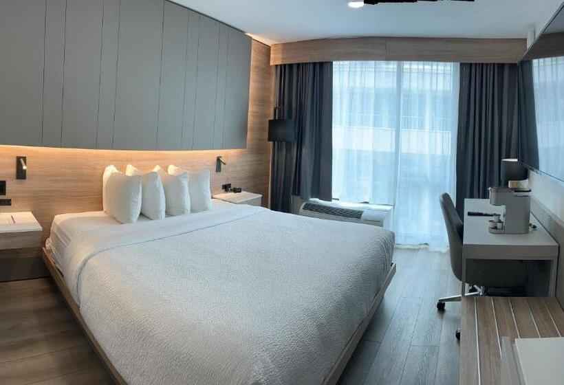 اتاق سوپریور با تخت بزرگ, The Capitol Hotel Downtown, Ascend Hotel Collection