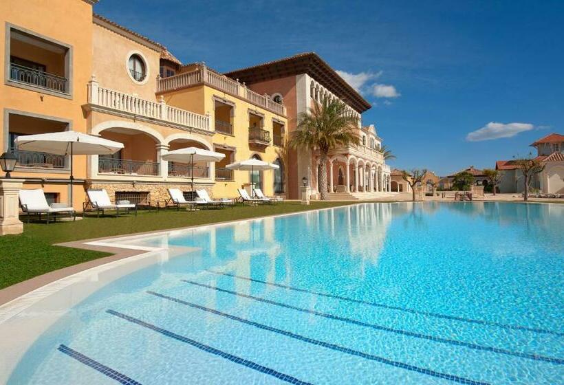 سوییت جونیور, The Level At Melia Villaitana