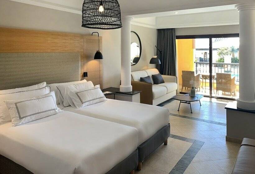 سوییت جونیور, The Level At Melia Villaitana